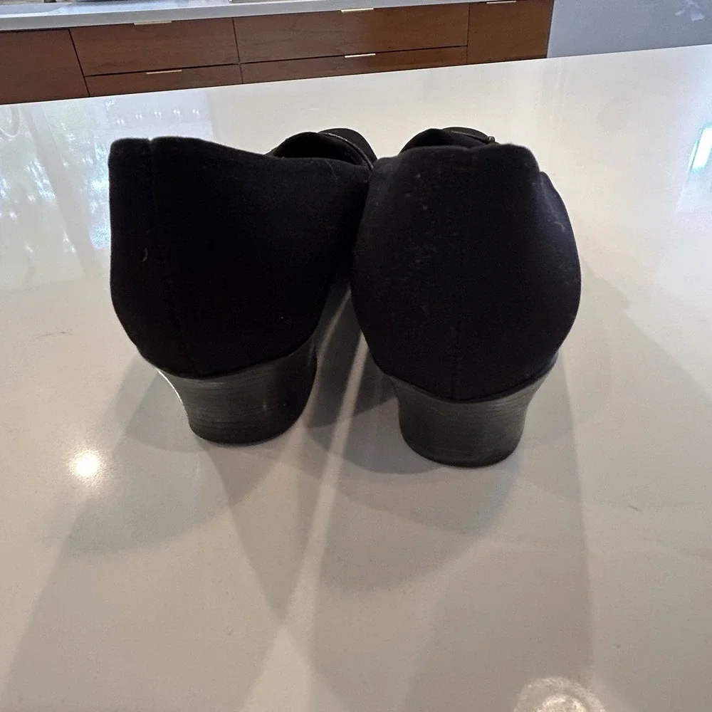 Munro Cindy Block Heel Pump Shoes Sz 9.5 Narrow Black Stretch Fabric Slip Ons